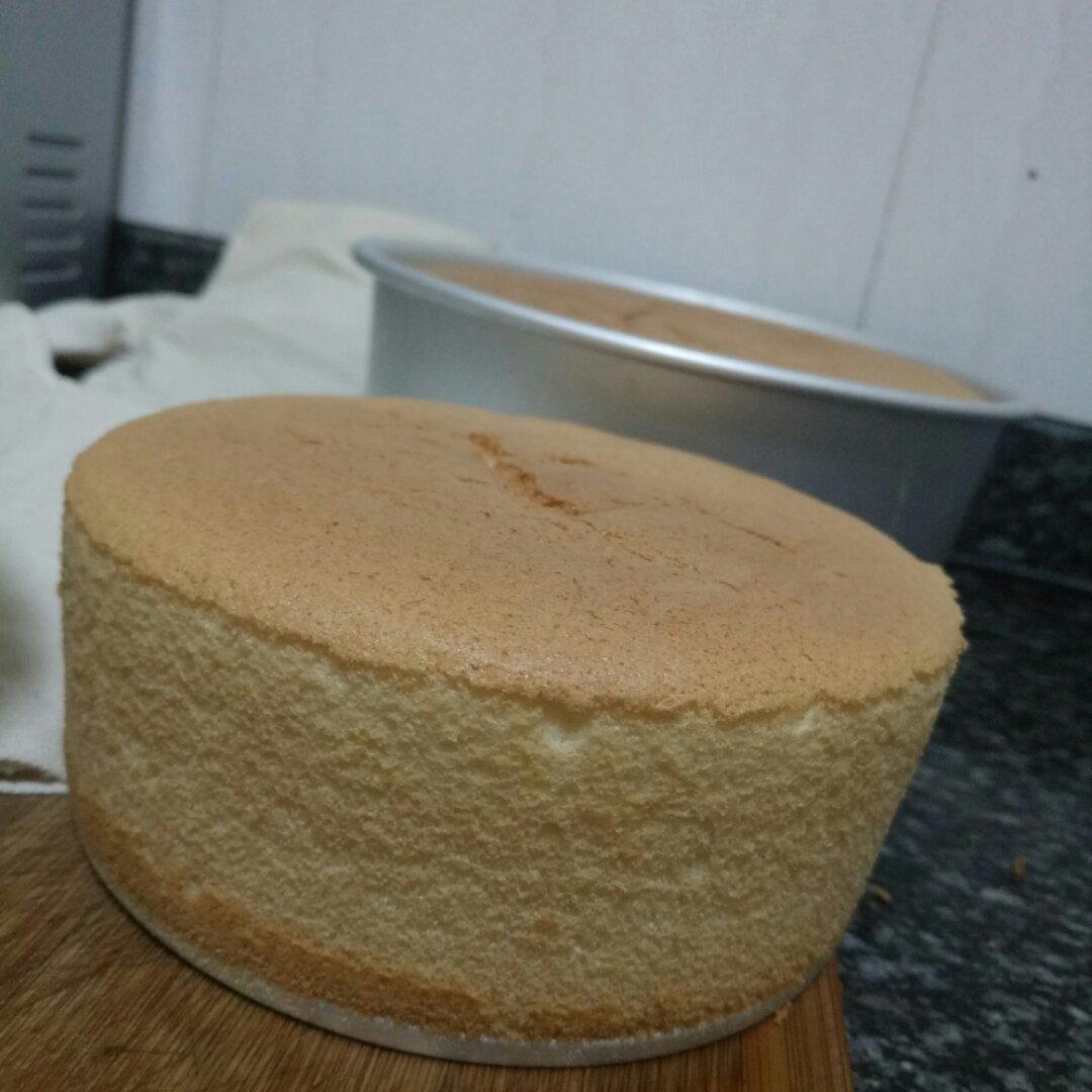 超简单完美戚风蛋糕（6寸2蛋）附打发、翻拌、脱模视频