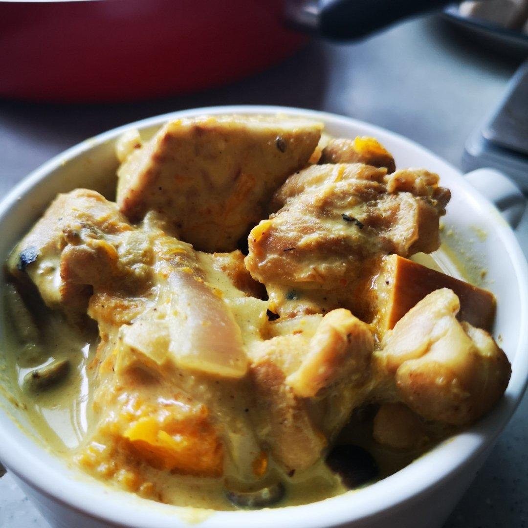 泰式绿咖喱鸡肉 Gaeng Keow Wann แกงเขียวหวานไก่