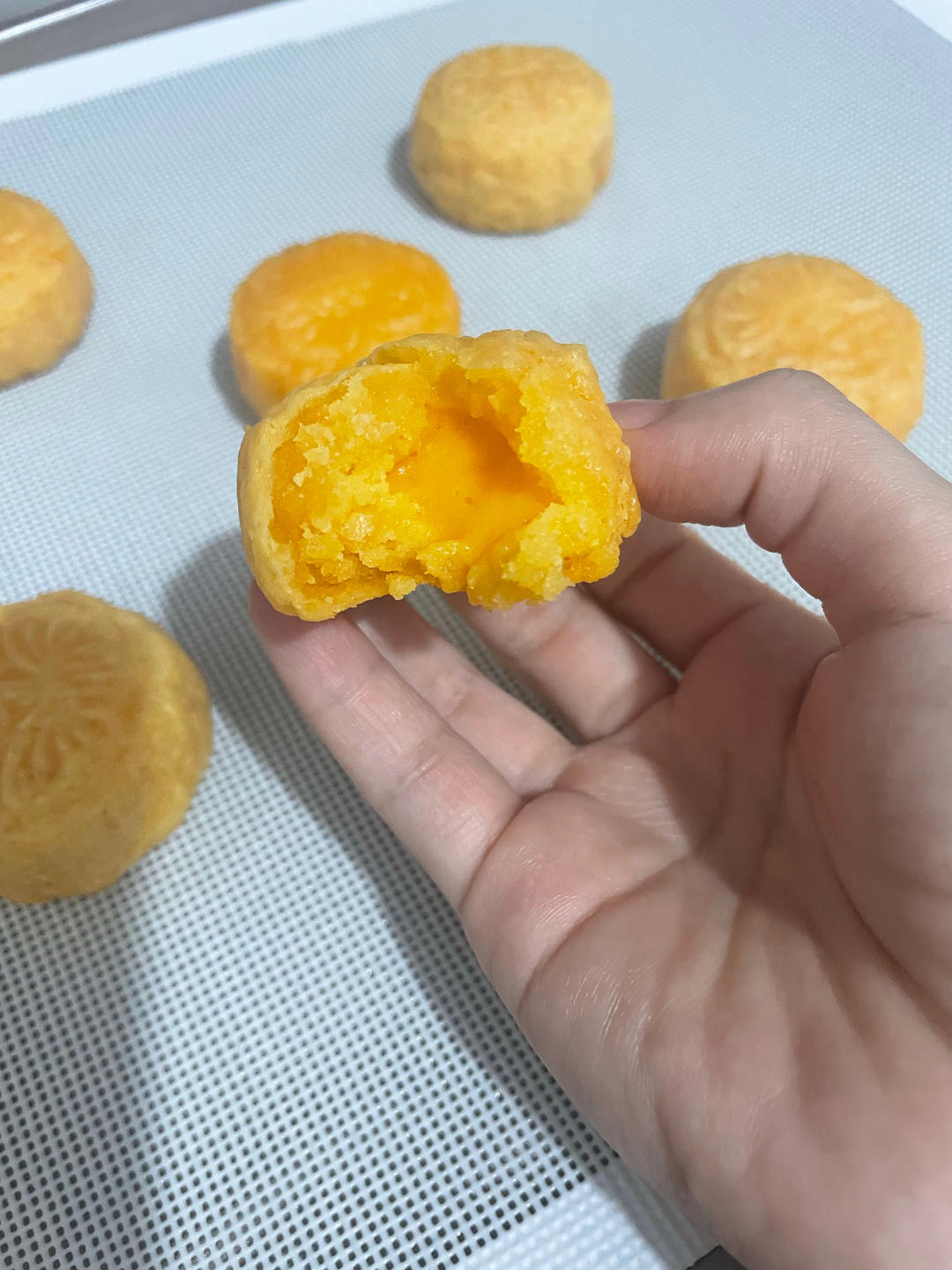 【简简厨房】奶黄流心月饼，金沙奶黄月饼。