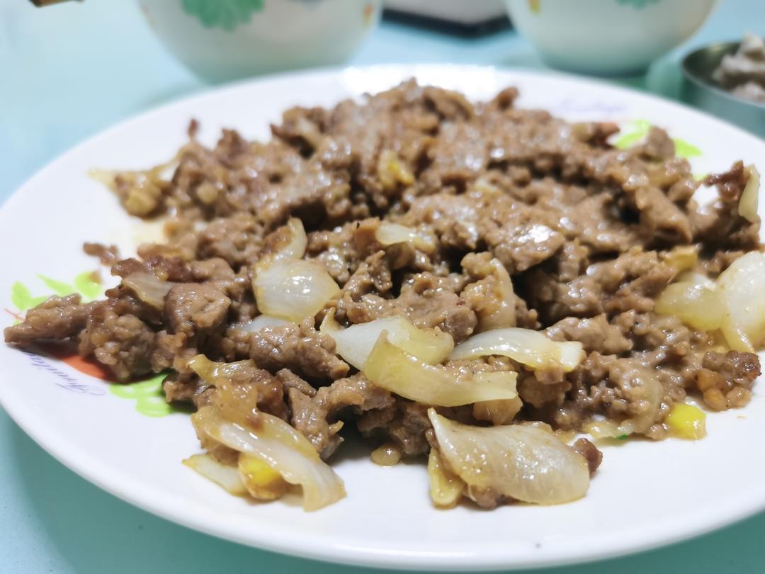 厨师长教你：“葱爆牛肉”的家常做法，葱香味浓郁先收藏起来