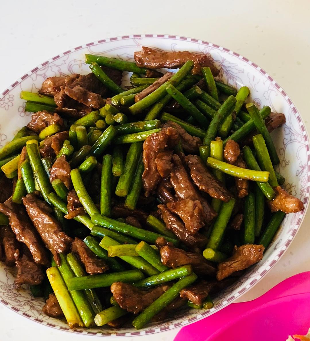 璁宝0916做的蒜薹炒肉丝