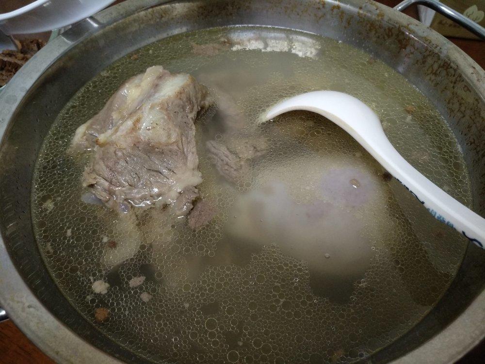 清炖牛脊骨汤