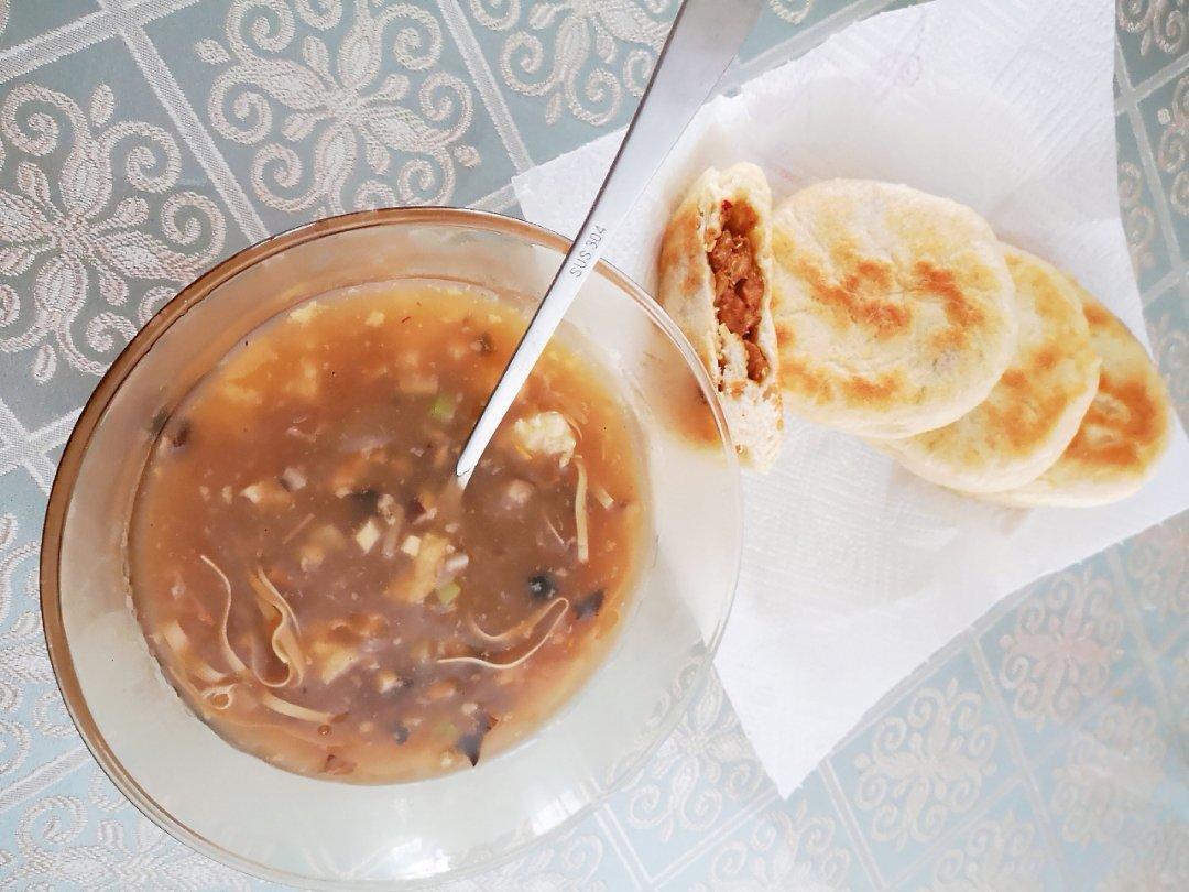 胡辣汤配葱花饼 Hu La Tang