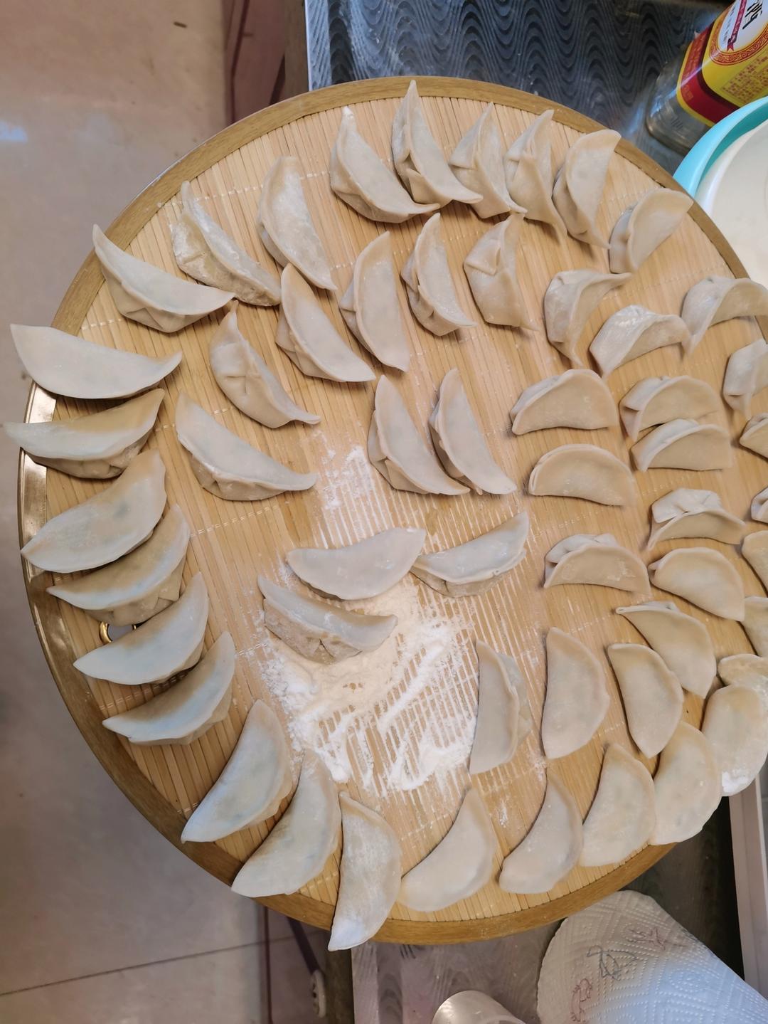 教你正确煮速冻饺子的方法，不干裂不破皮不粘锅！
