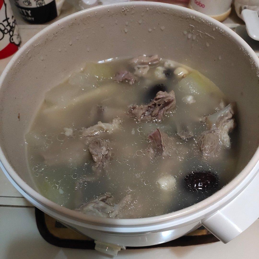 给家人煲一锅健脾祛湿排骨四神汤