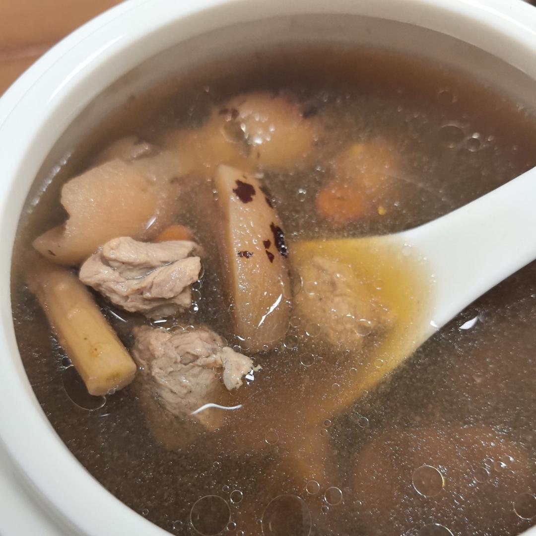 药膳瘦肉汤炖盅