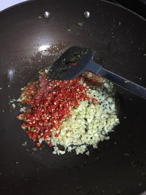辣炒酸菜的做法 步骤3