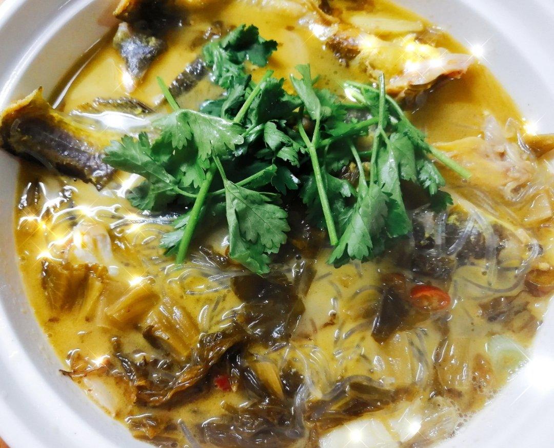 厨师长教你：“酸菜黄骨鱼”的正宗做法，一道营养丰富的家常菜