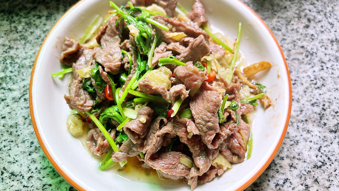 🥙香辣鲜嫩的泡椒牛肉，真的太好吃了，晚上多干了两碗饭🍚🍚，酸酸辣辣开胃的下饭菜