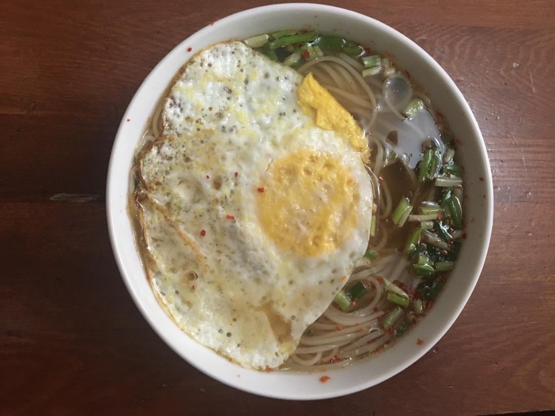 奶奶家的葱花鸡蛋面🍜可早餐可宵夜，香喷喷的童年回忆，最朴实的味道