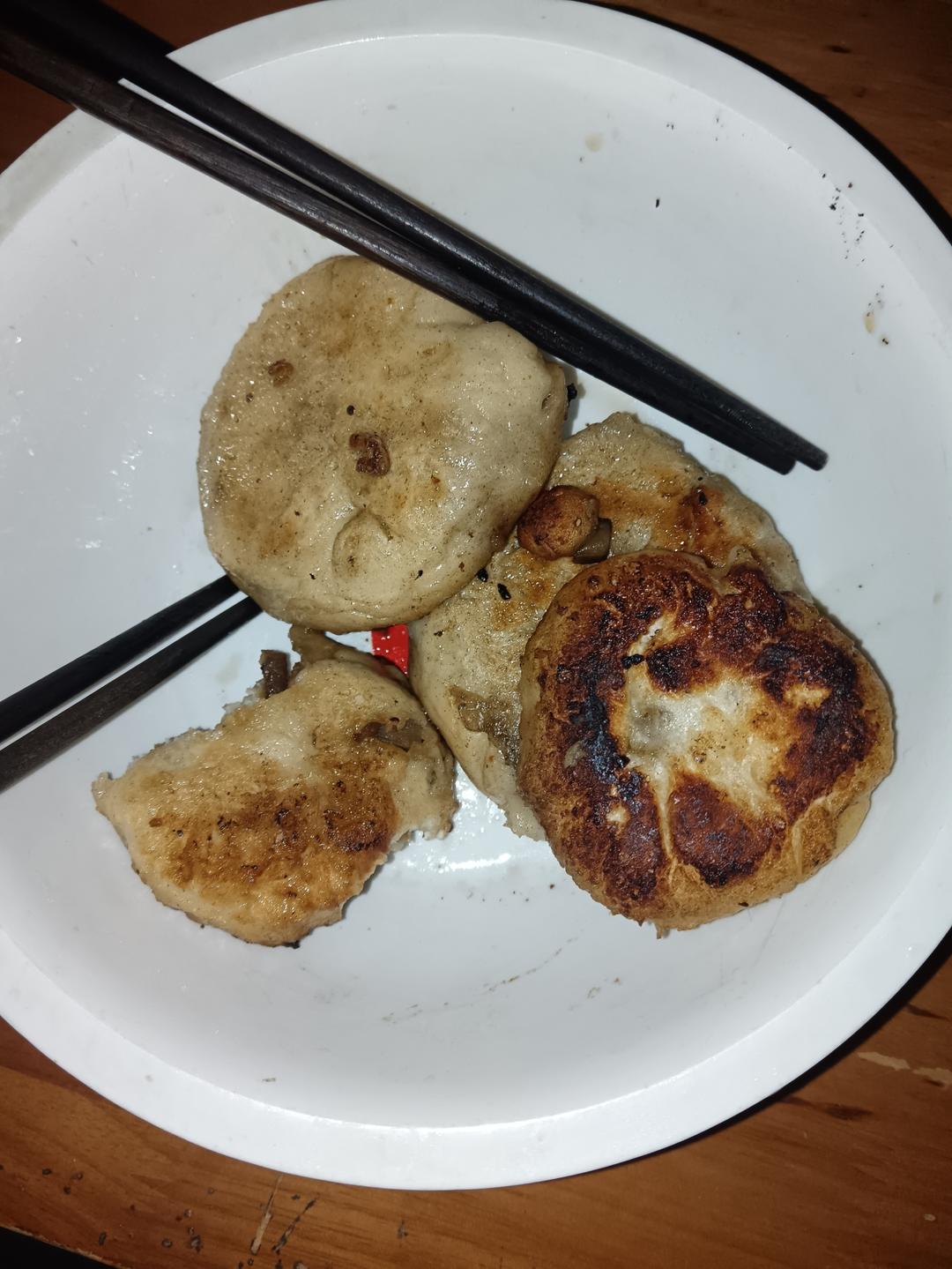 茄子肉丁馅饼