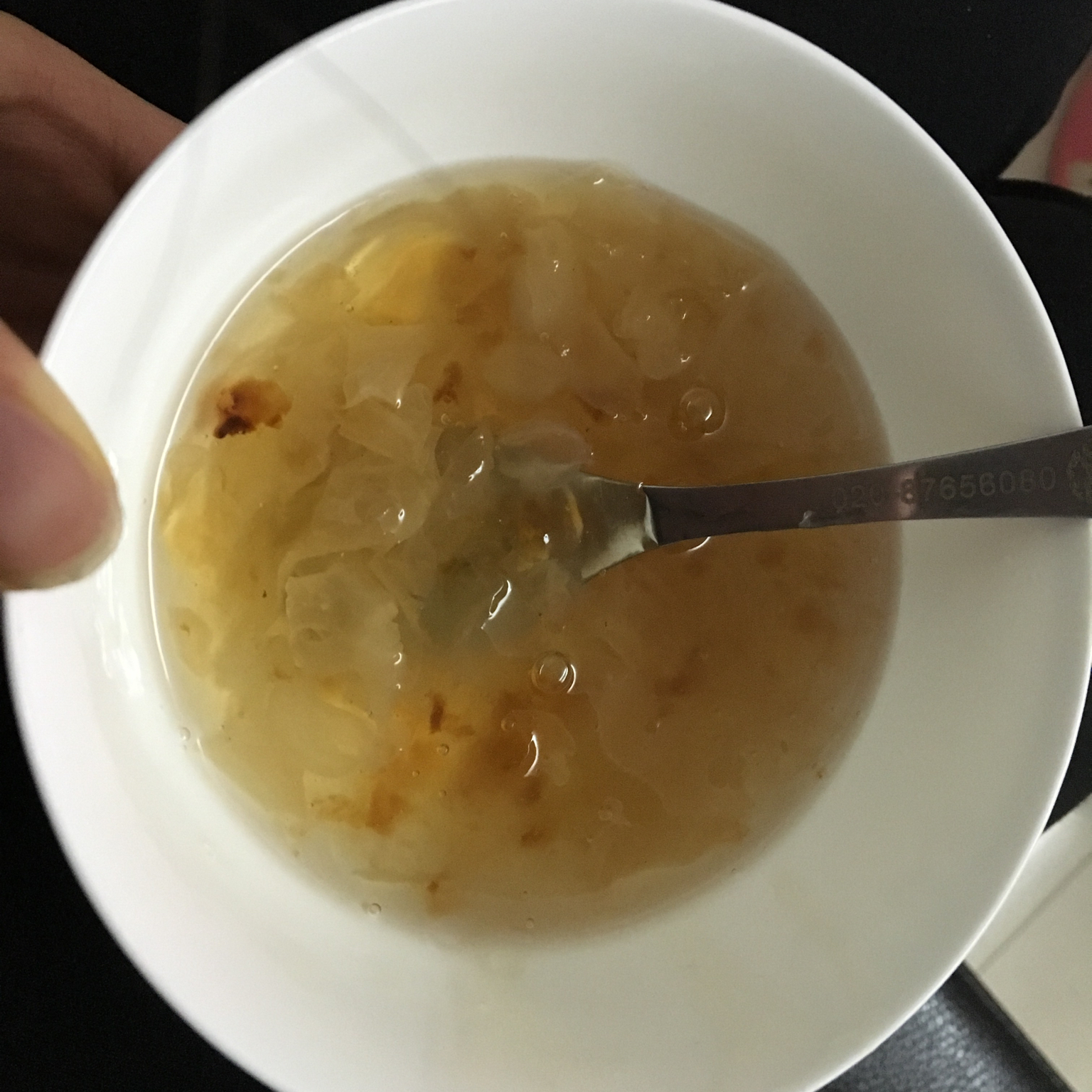 桃胶皂角米炖银耳