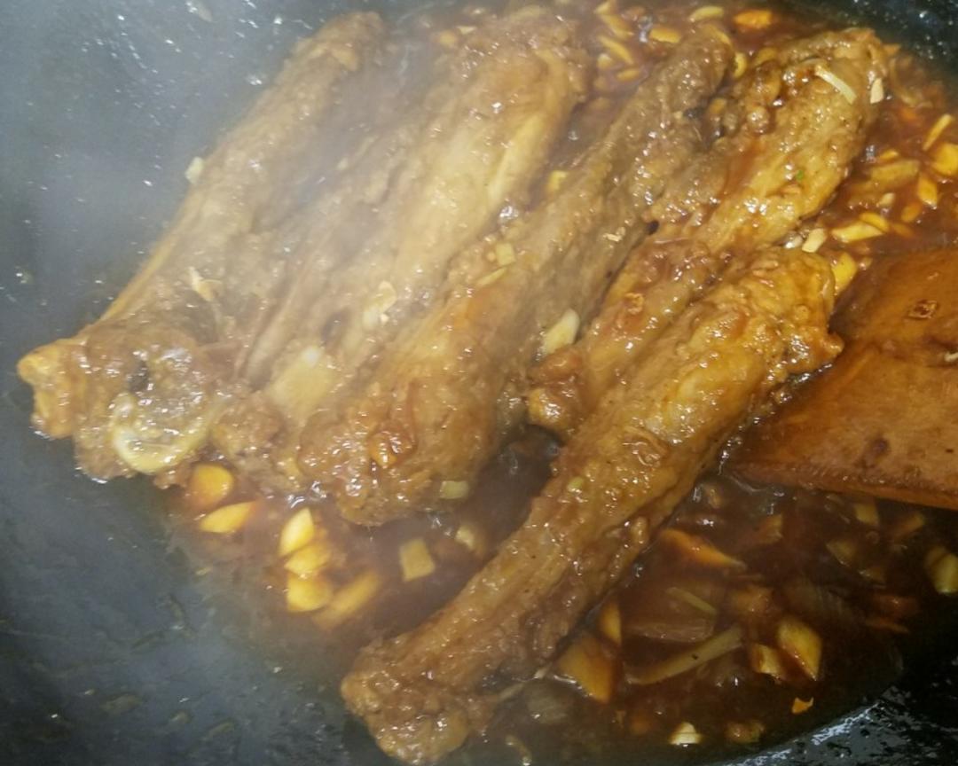 品虔翻炒熟排骨的做法