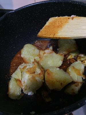 2步烩土豆坨坨的做法 步骤4