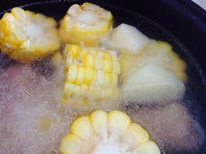土豆玉米鸡腿汤（电饭锅版）的做法 步骤4
