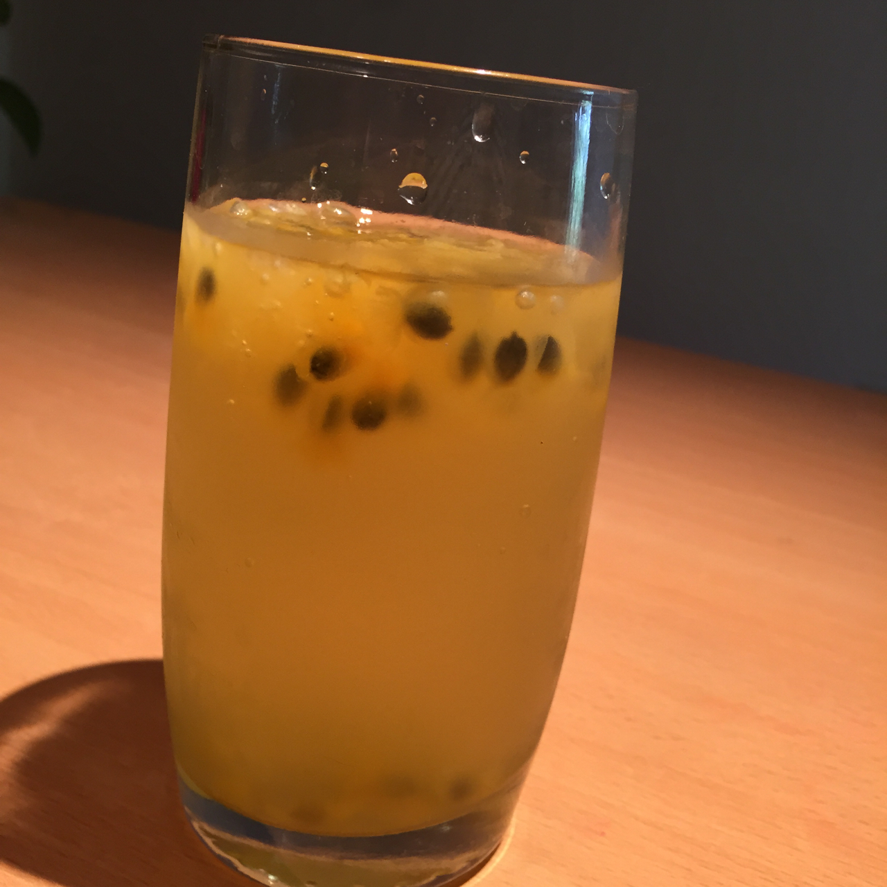 百香果的朴素吃法（百香果汁）