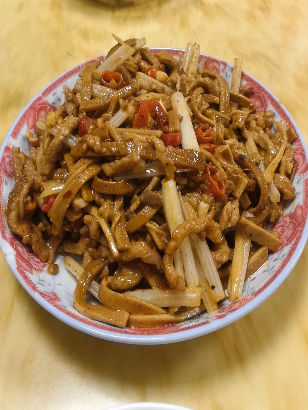 芹菜豆干炒肉丝
