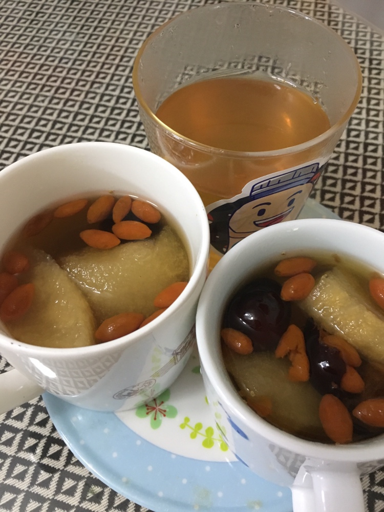 冰糖雪梨红枣枸杞汤的做法