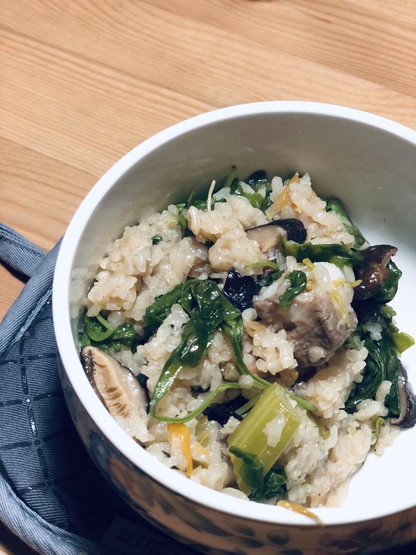 【排骨焖饭】