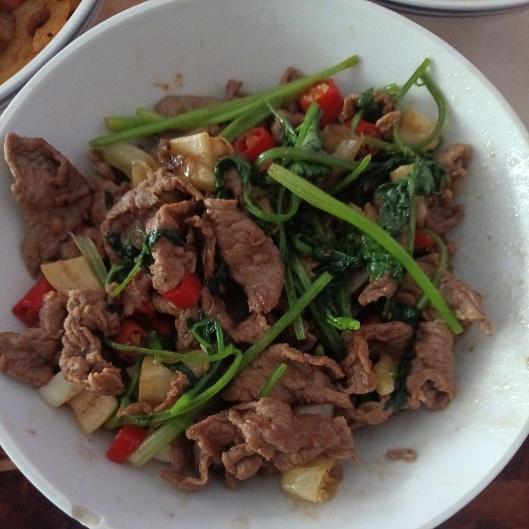 小炒黄牛肉，肉嫩味香！太好吃了简直是米饭杀手！