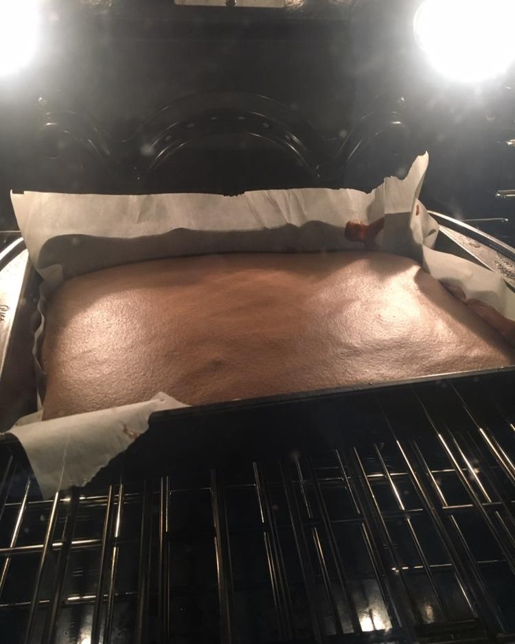 材料最简单的【低卡蛋糕卷】卡仕达戚风卷