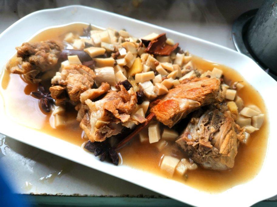 杏鲍菇酱香排骨
