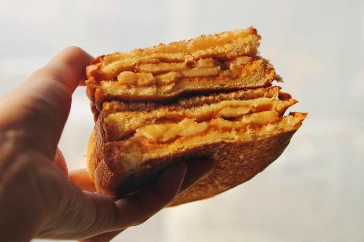 花生酱香蕉三明治