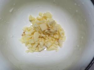 西兰花口蘑炒虾仁的做法 步骤5