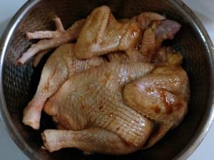 懒人版电饭煲焖整鸡（不加一滴水，肉质酥烂入味！）的做法 步骤3