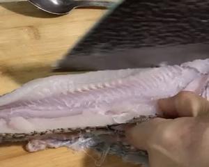 做鱼丸拿取鱼肉的方法的做法 步骤10