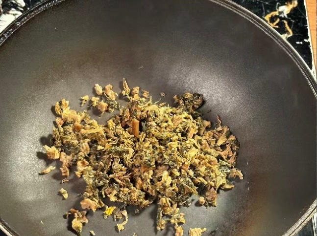 梅干菜炒毛豆的做法 步骤3
