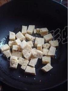 菠菜炖冻豆腐的做法 步骤2
