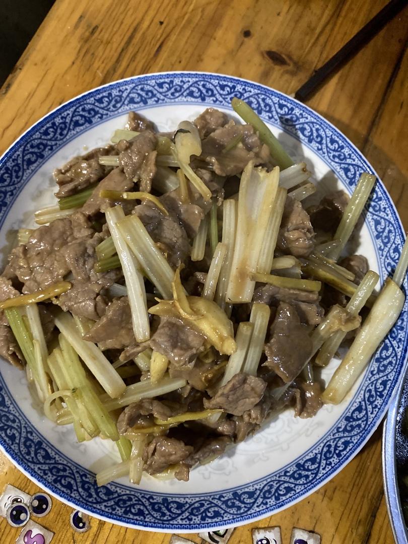 香芹炒牛肉（牛肉嫩滑的关键步骤