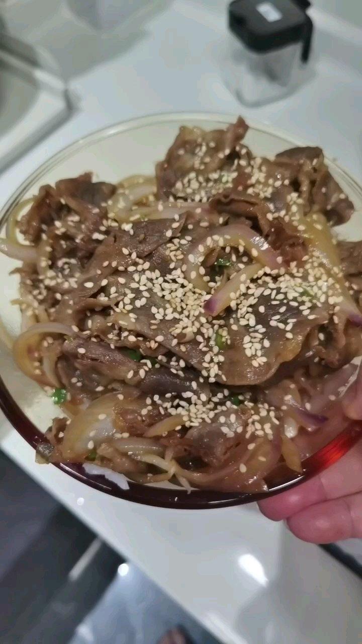 这大概是最接近日料店的照烧肥牛饭了