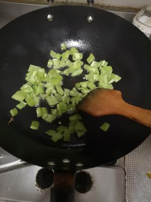 工作餐-超快超简单青椒玉米粒的做法 步骤3