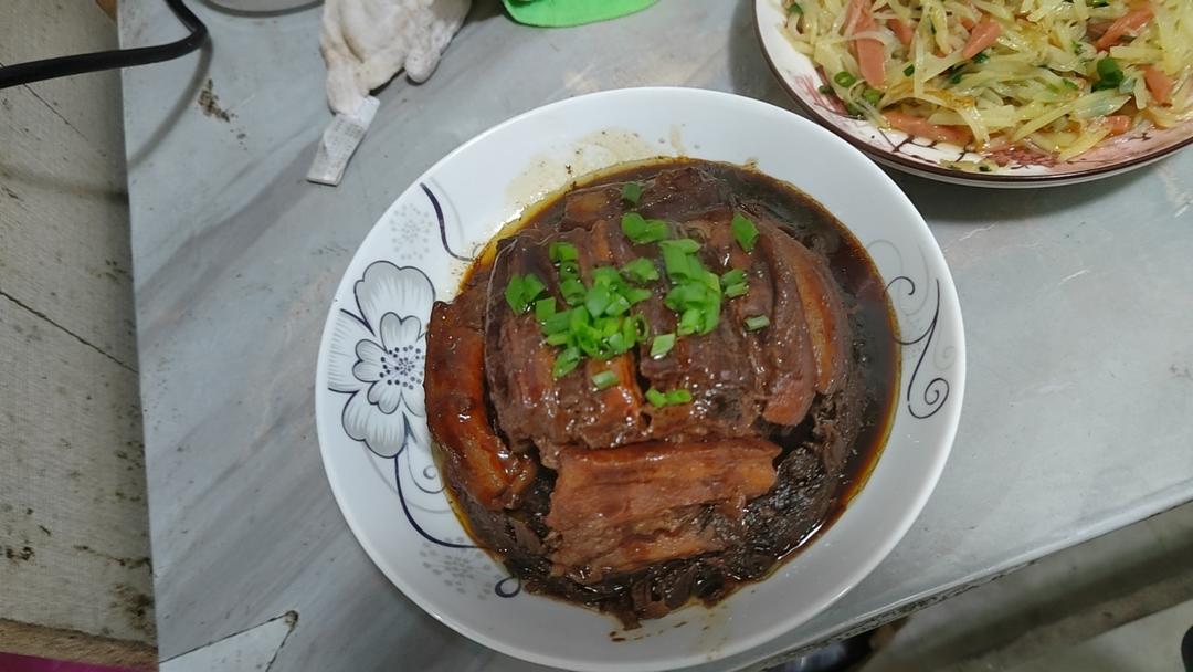梅干菜扣肉，入口即化，软糯不油腻，快过年了，学起来