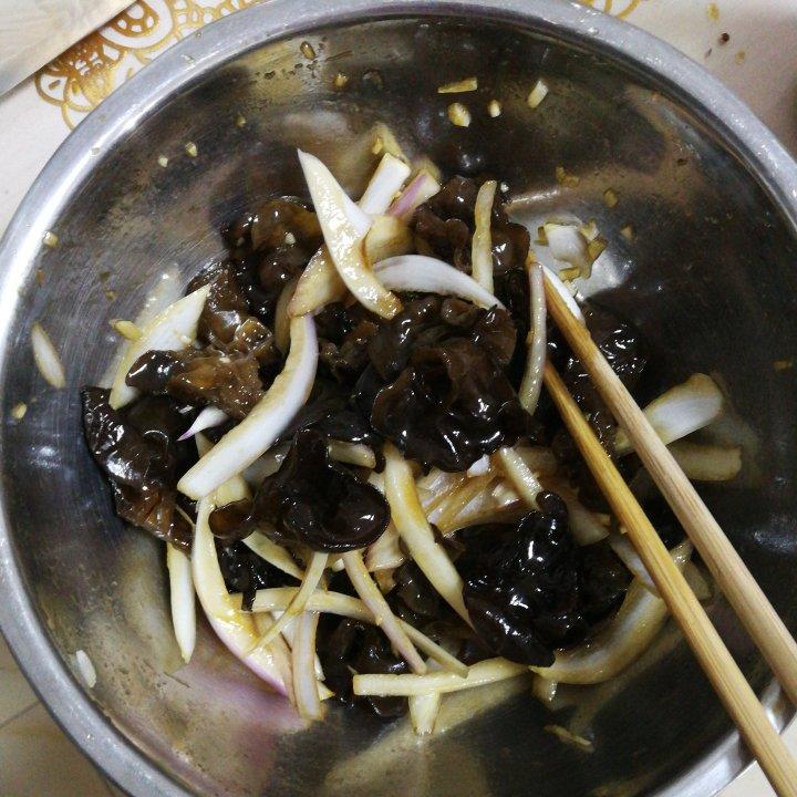 凉拌洋葱木耳