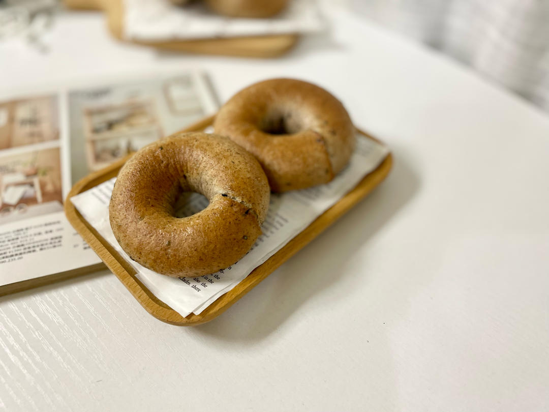 无油糖，黑全麦亚麻籽贝果