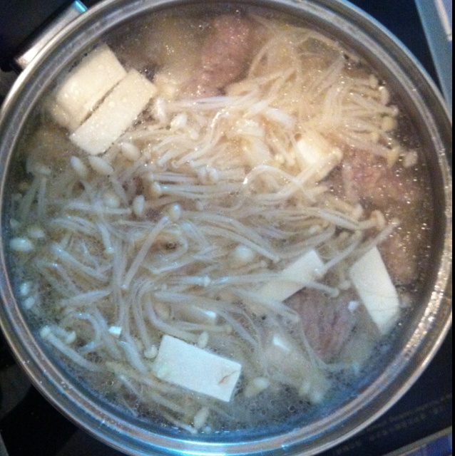 金针菇豆腐肉片汤