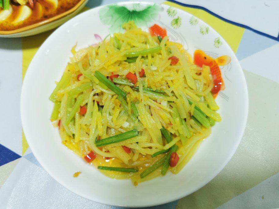 小芹菜炒土豆丝