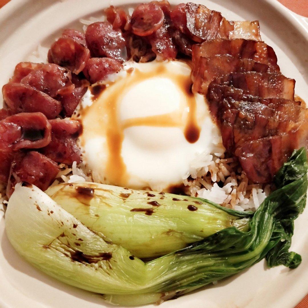 广式腊味煲仔饭