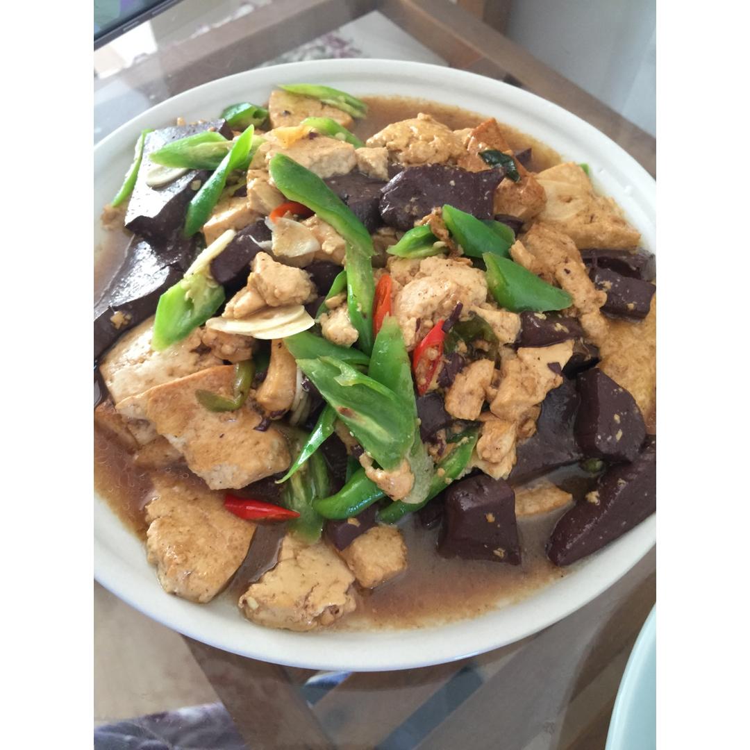 羊血炒豆腐（好吃的下饭菜）