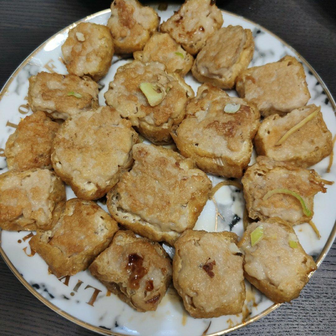 鱼乡烧汁煎酿豆腐卟（油豆腐）