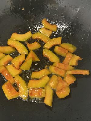 暖暖胃的早餐-南瓜疙瘩汤的做法 步骤3