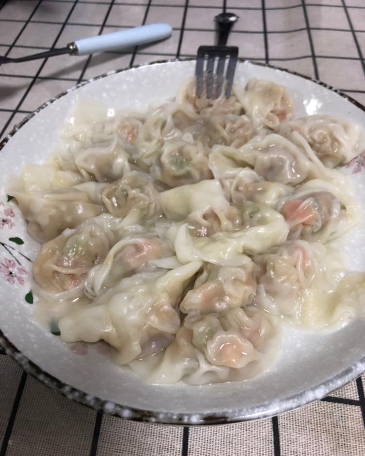 芹菜胡萝卜猪肉水饺