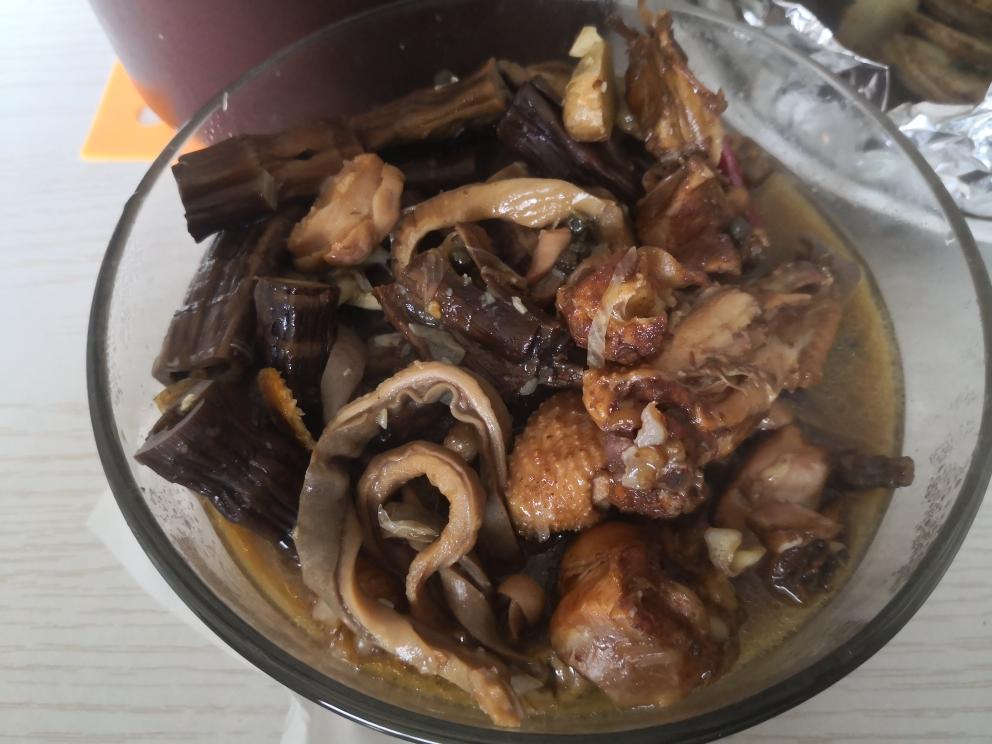干笋猪肚烧鸡的做法
