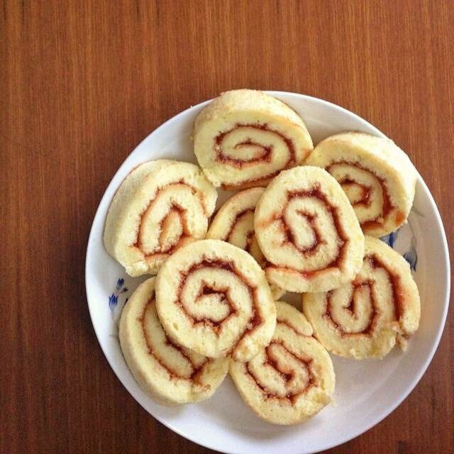 草莓戚风蛋糕卷