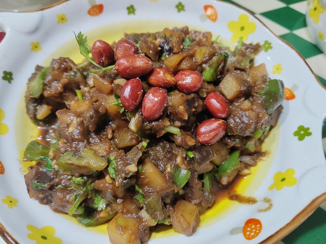 东北酱茄子土豆尖椒