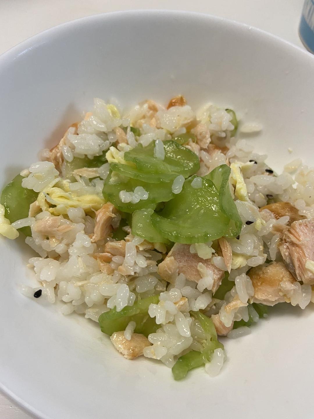 【昨日的美食】三文鱼鸡蛋青瓜散寿司（夏日轻食）
