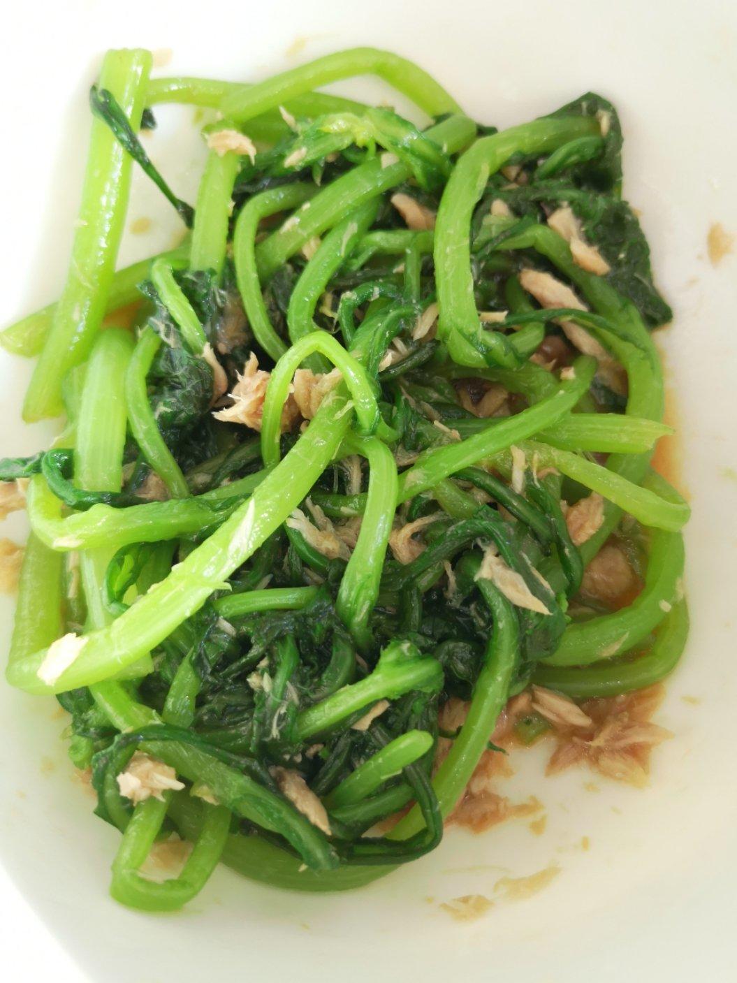 金枪鱼拌茼蒿